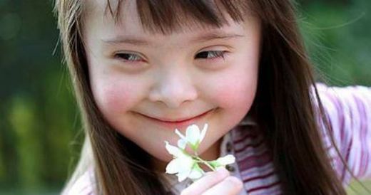 Otizmli Çocuk Yaşıtlarıyla Daha Çabuk Öğreniyor