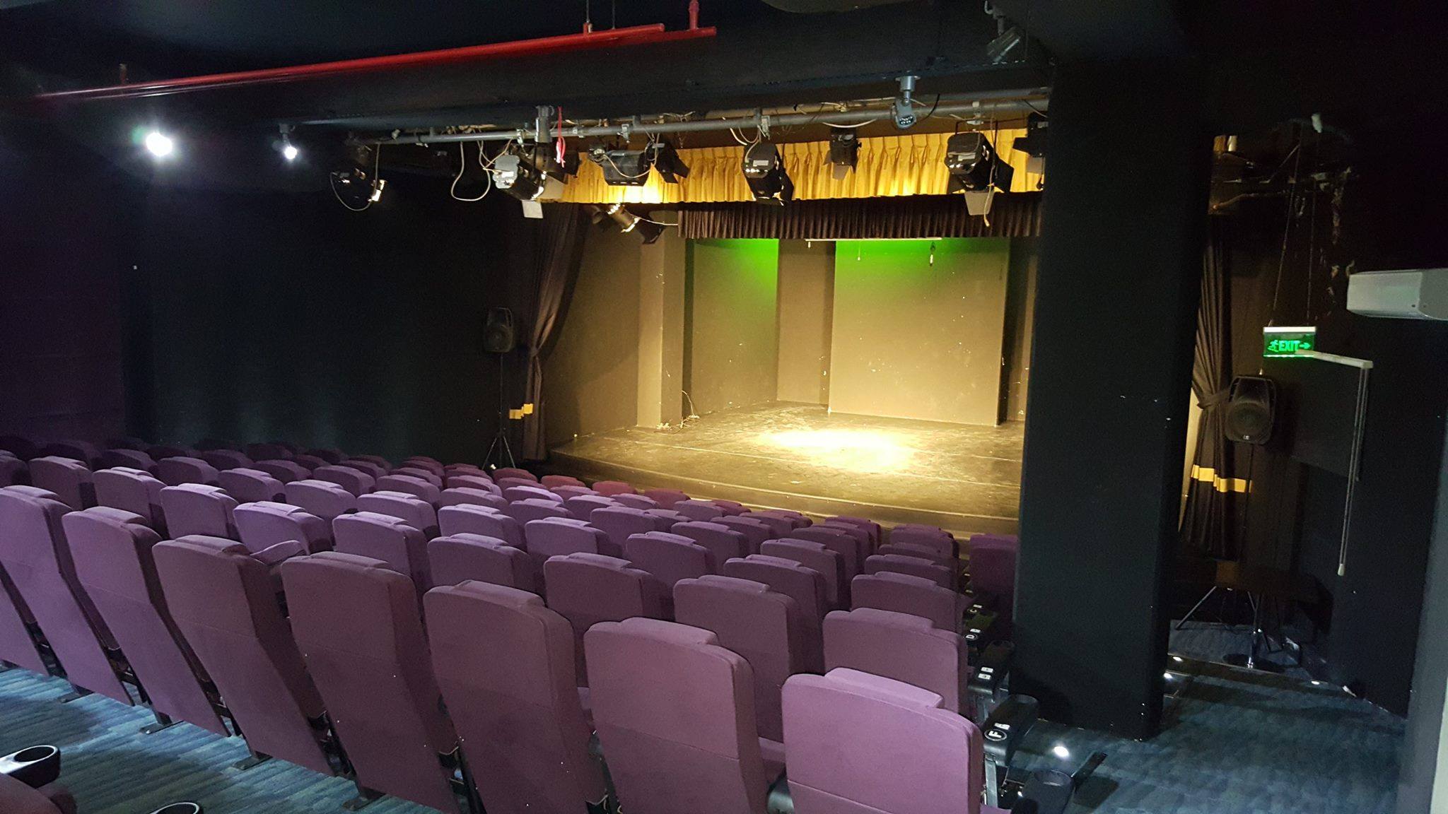 Dört Mevsim Tiyatro Salonu